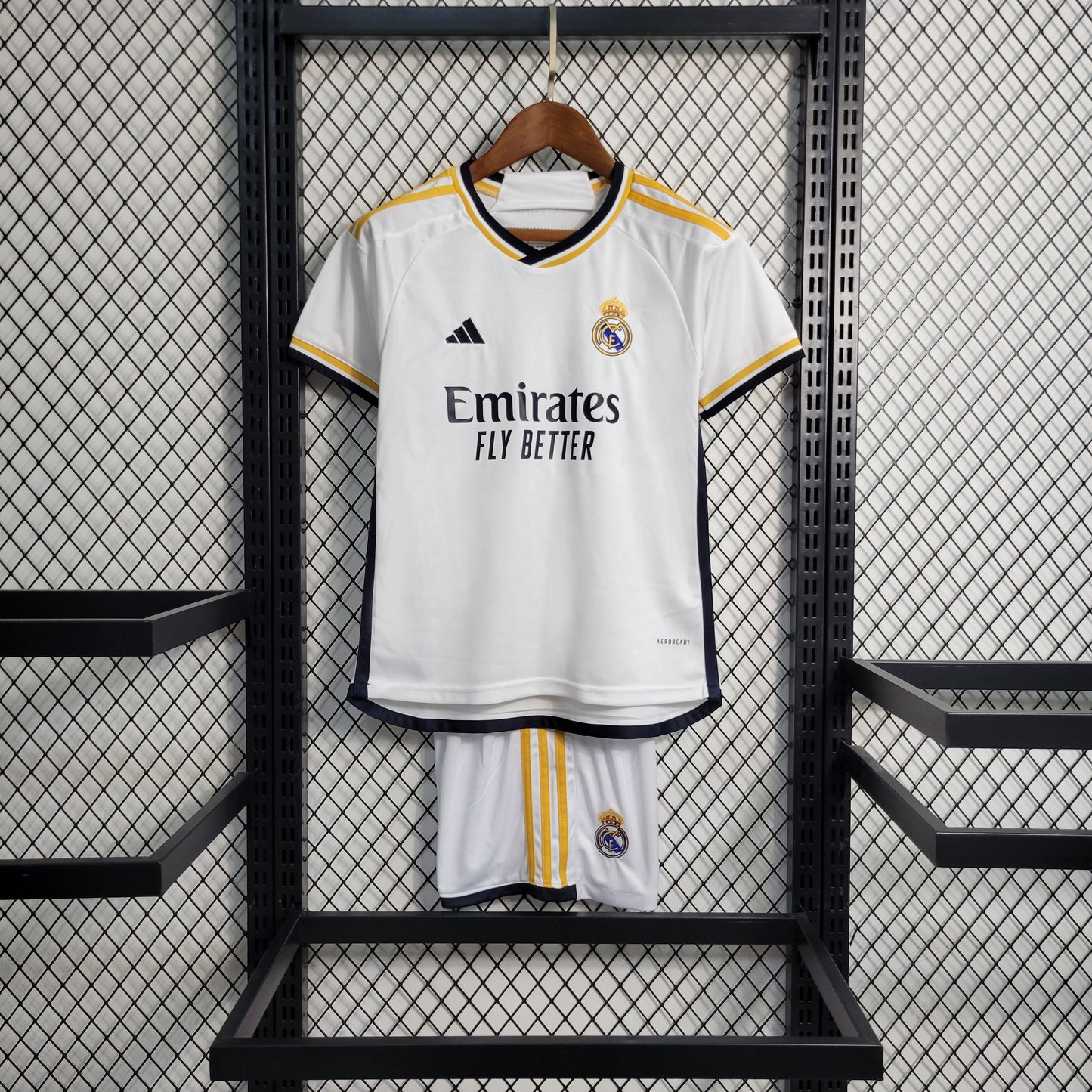 Real Madrid Federico Valverde 15 Kids Home Soccer Jersey 2023/24