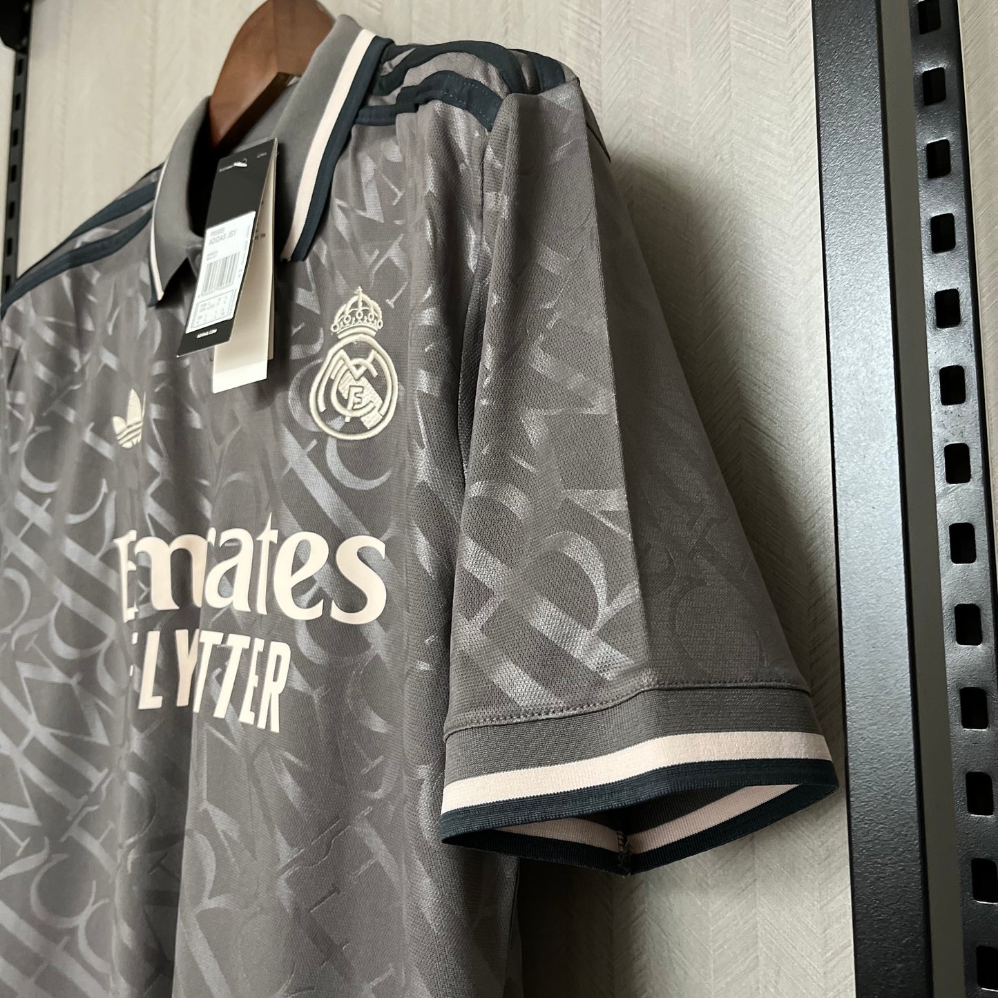 Real Madrid Federico Valverde 8 Third Soccer Jersey 2024/25