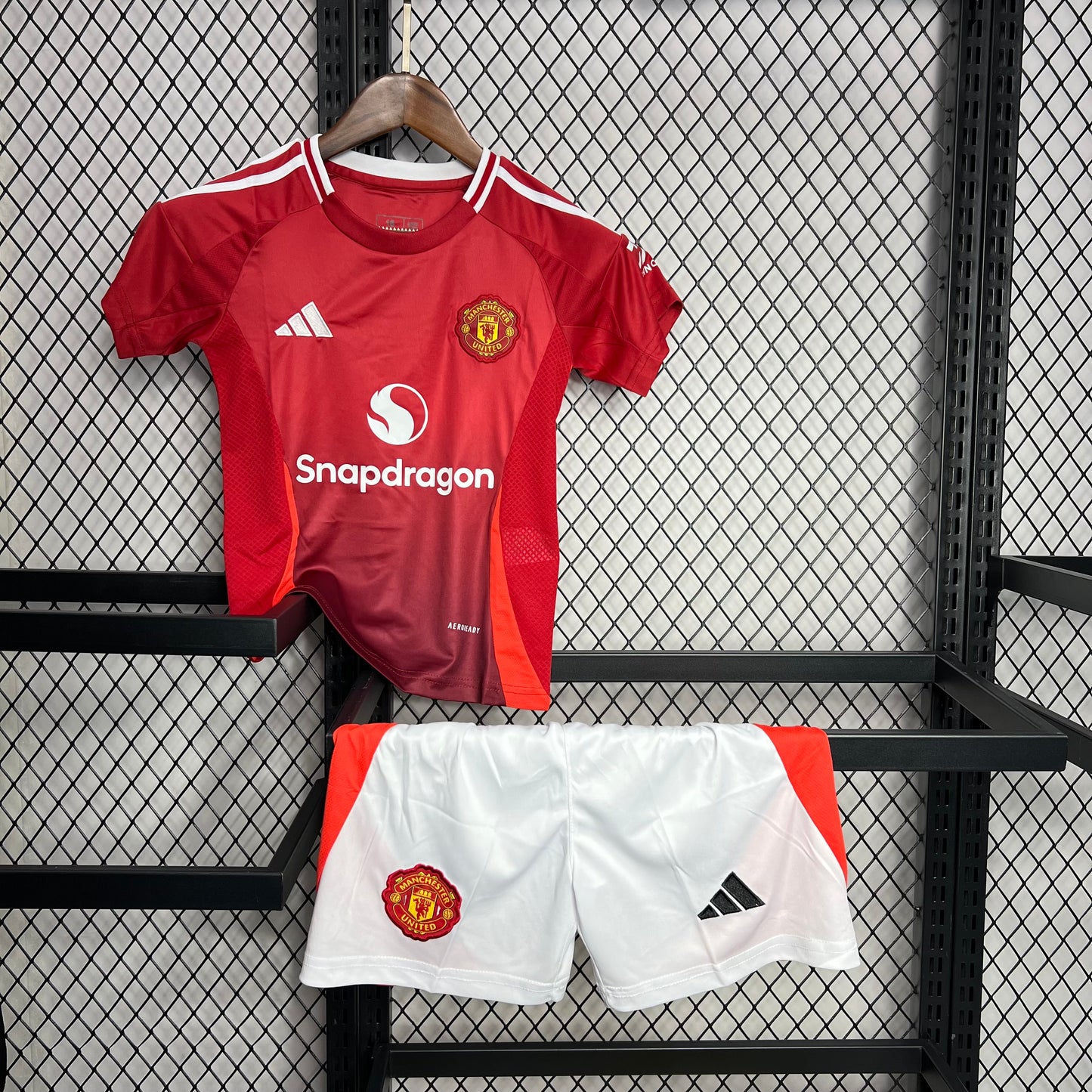 Manchester United Bruno Fernandes 8 Home Kids Soccer Jersey 2024/25