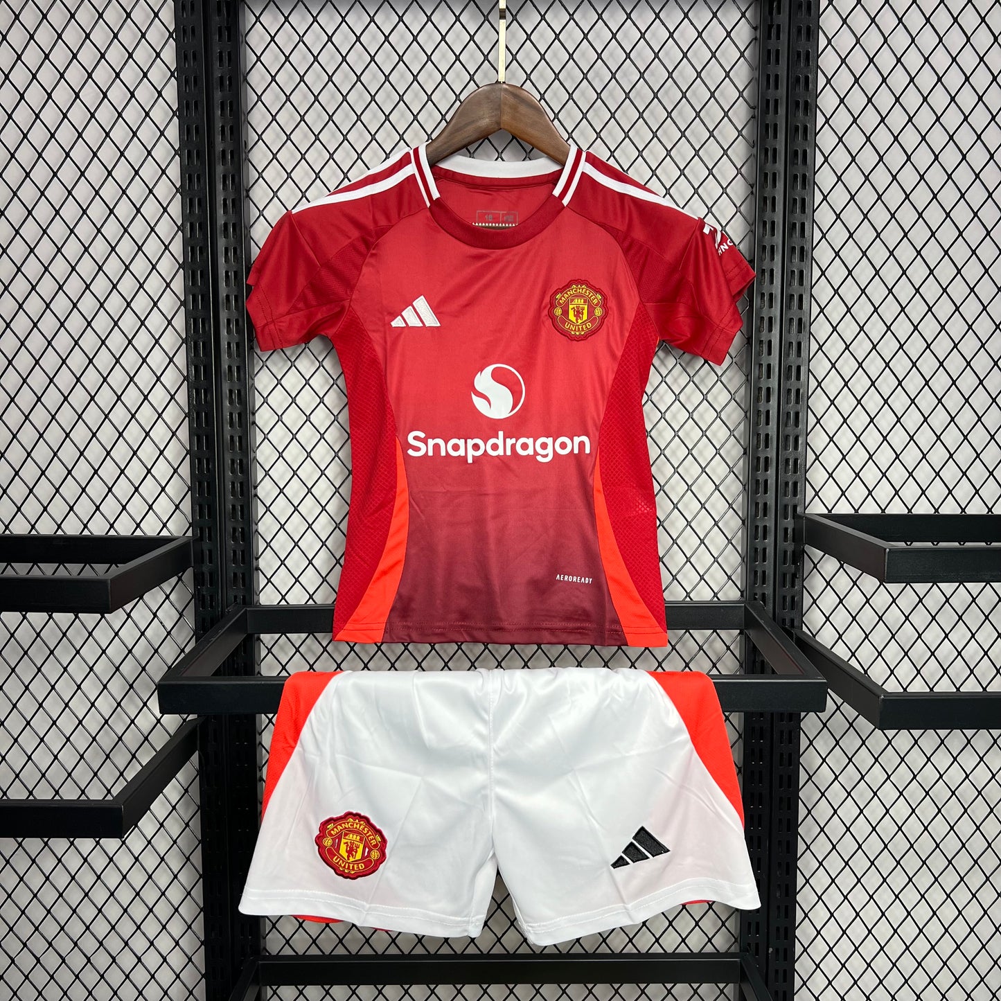 Manchester United Bruno Fernandes 8 Home Kids Soccer Jersey 2024/25