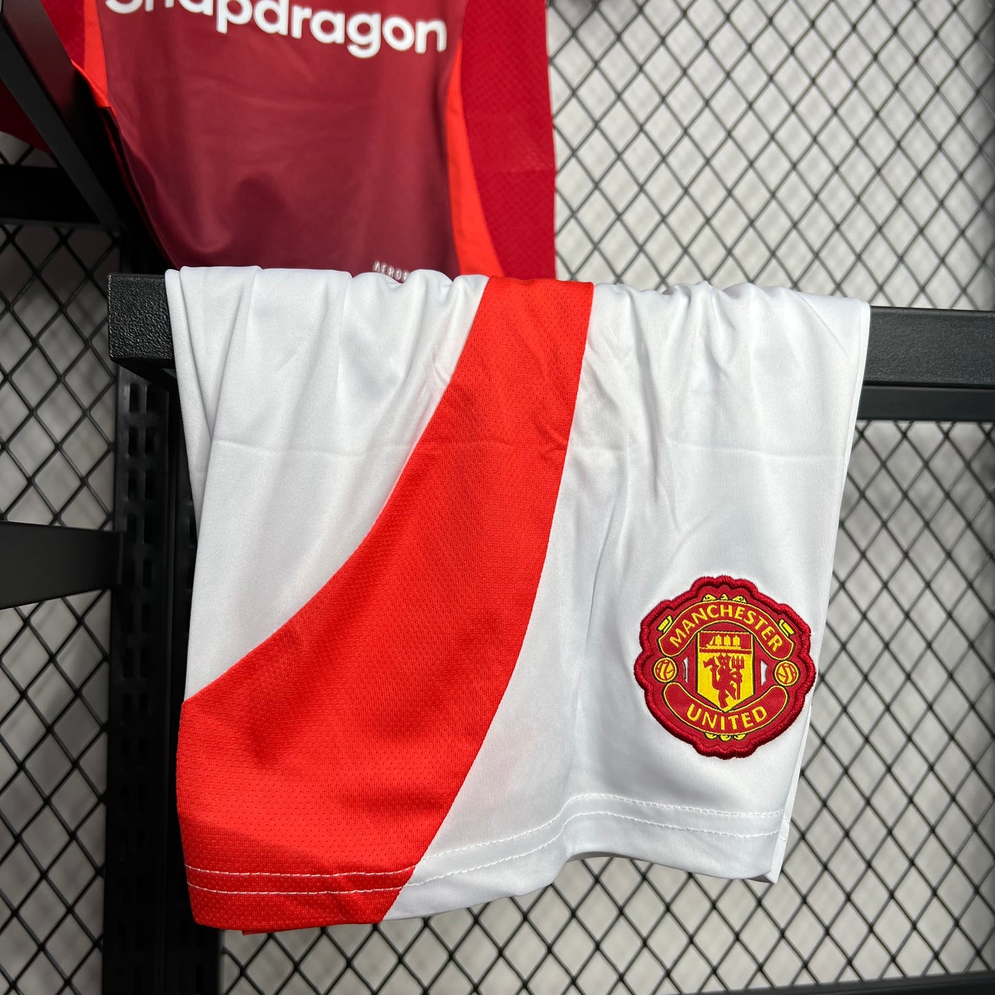 Manchester United Bruno Fernandes 8 Home Kids Soccer Jersey 2024/25
