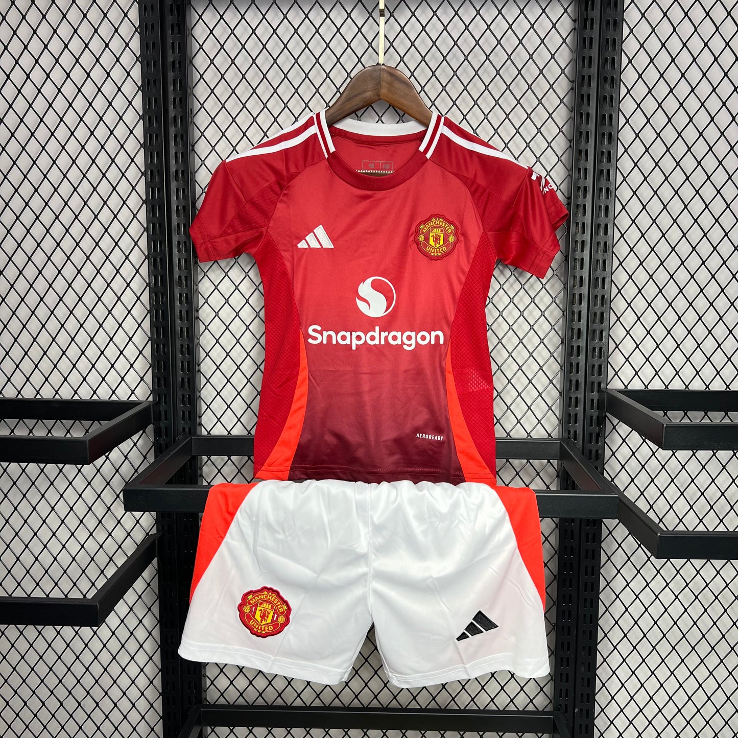 Manchester United Bruno Fernandes 8 Home Kids Soccer Jersey 2024/25