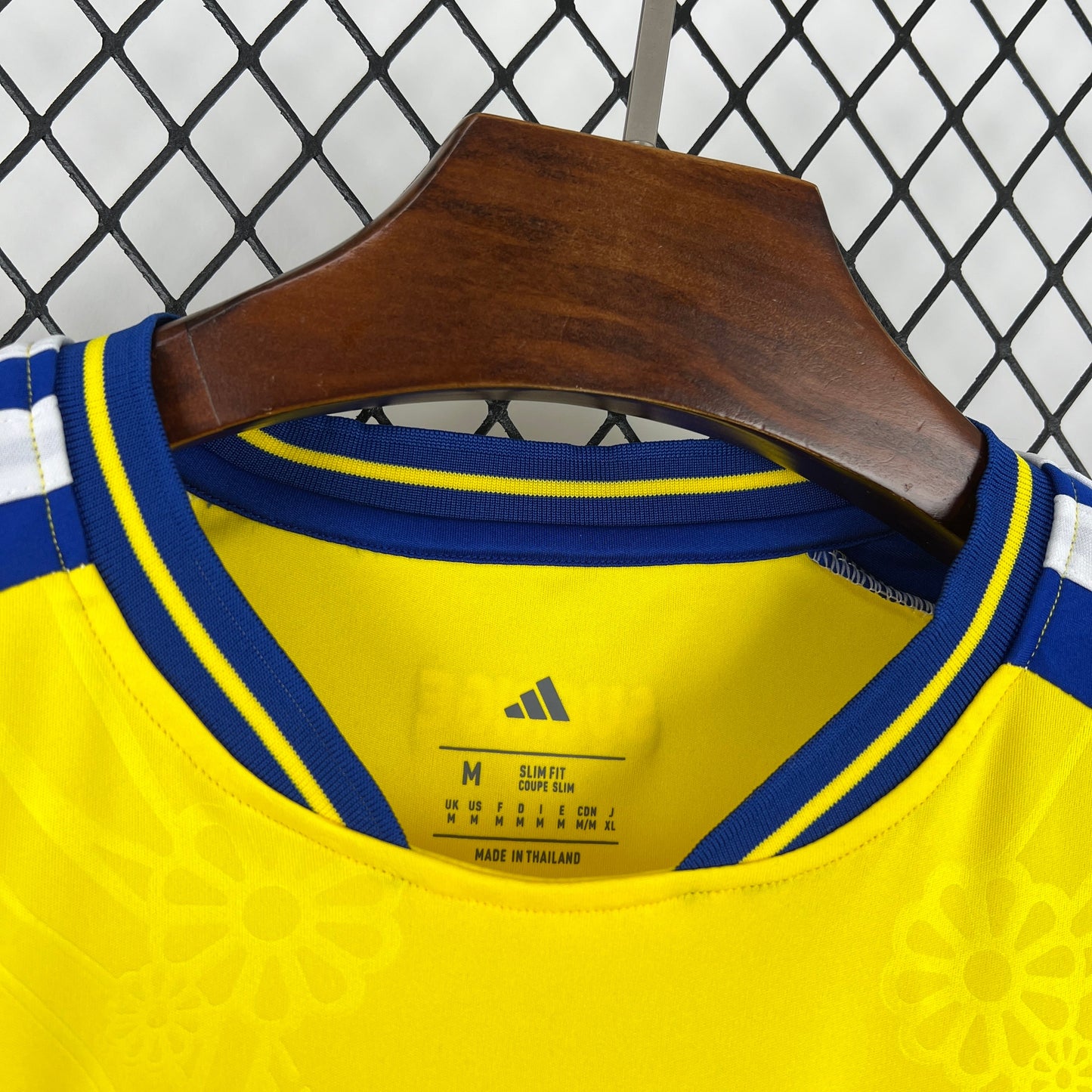 Sweden Alexander Isak 9 Home Soccer Jersey World Cup 2026