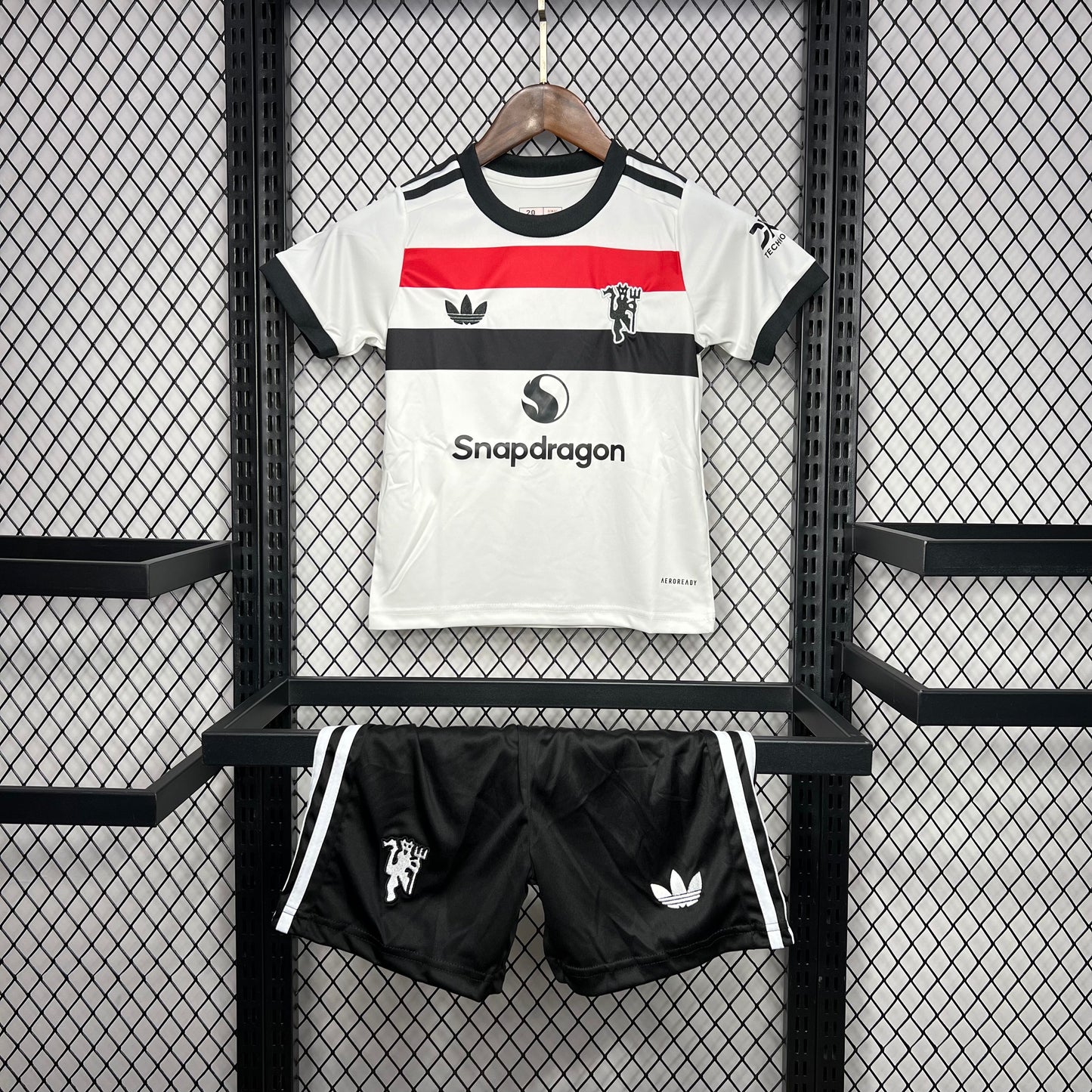 Manchester United Bruno Fernandes 8 Third Kids Soccer Jersey 2024/25