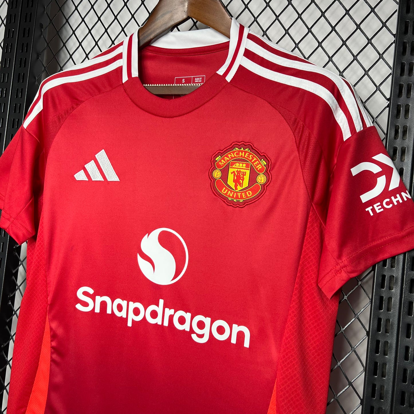 Manchester United Bruno Fernandes 8 Home Soccer Jersey 2024/25