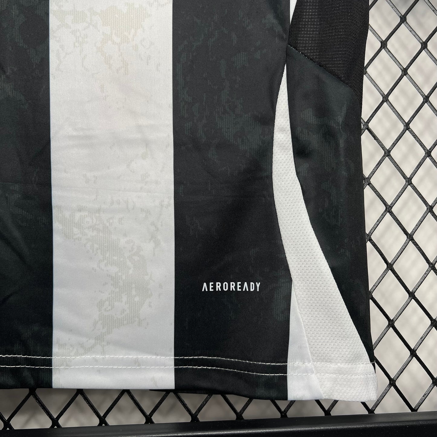 Juventus Cristiano Ronaldo 7 Kids Home Soccer Jersey 2024/25
