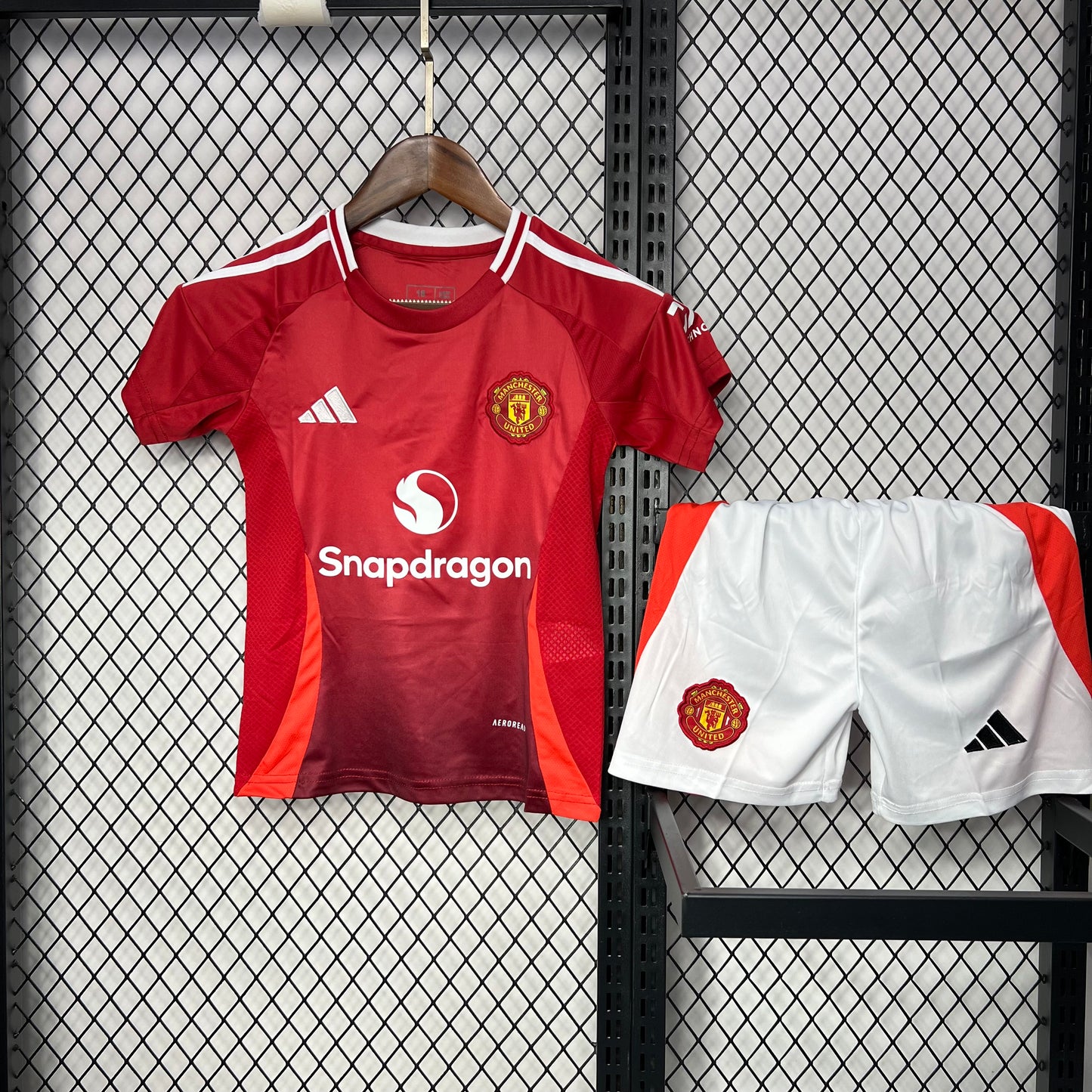 Manchester United Bruno Fernandes 8 Home Kids Soccer Jersey 2024/25