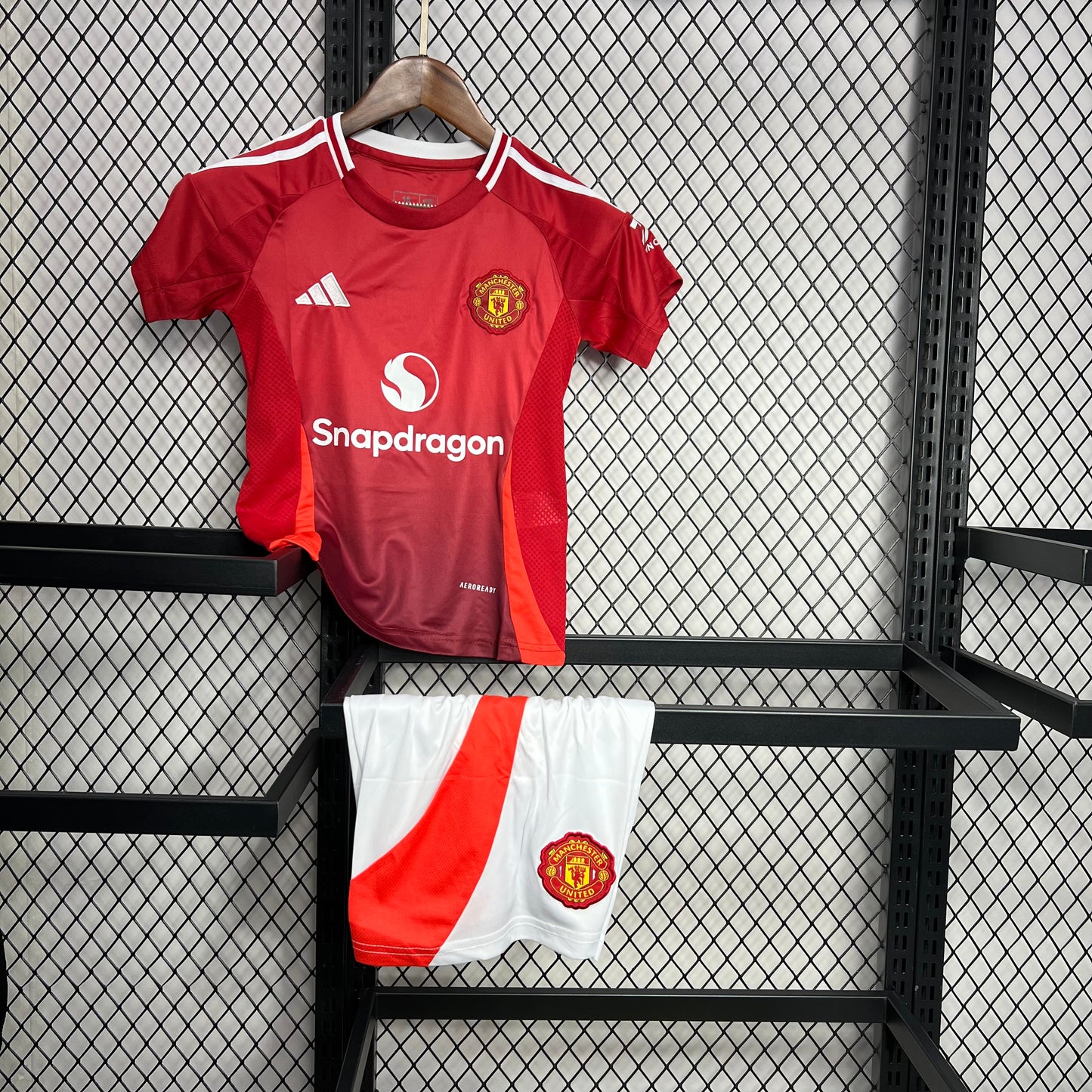 Manchester United Bruno Fernandes 8 Home Kids Soccer Jersey 2024/25